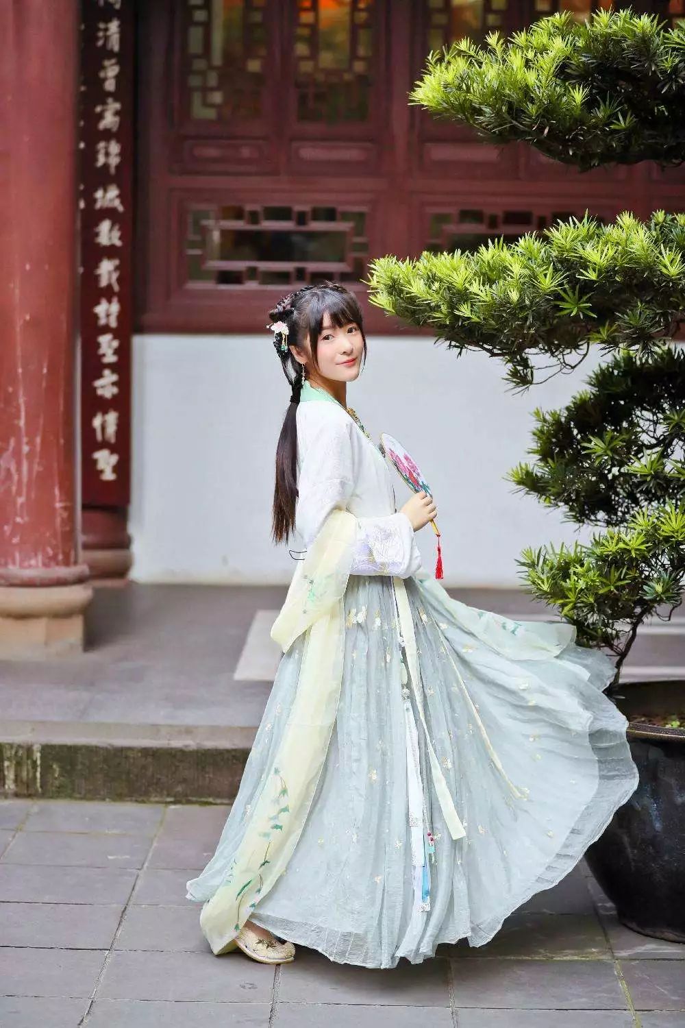 探索汉服最新潮流，传统与现代的完美融合