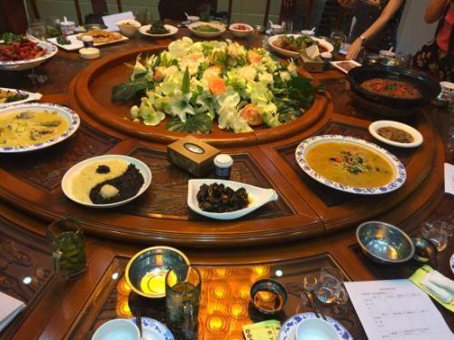 从餐桌变迁窥见自信与成就之光，最新饭桌潮流