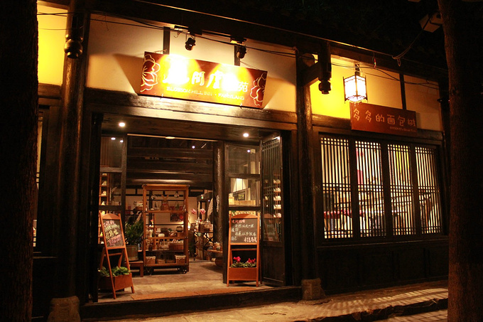 纯真时代最新探索，小巷中的秘密特色小店