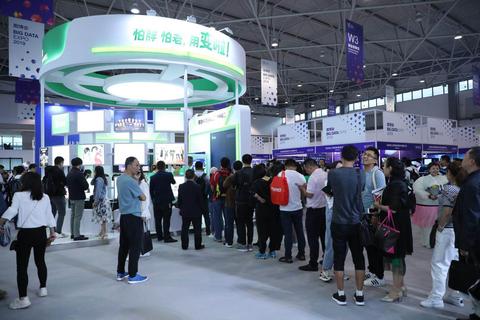 最新款烫，科技重塑生活，前所未有的高科技产品体验